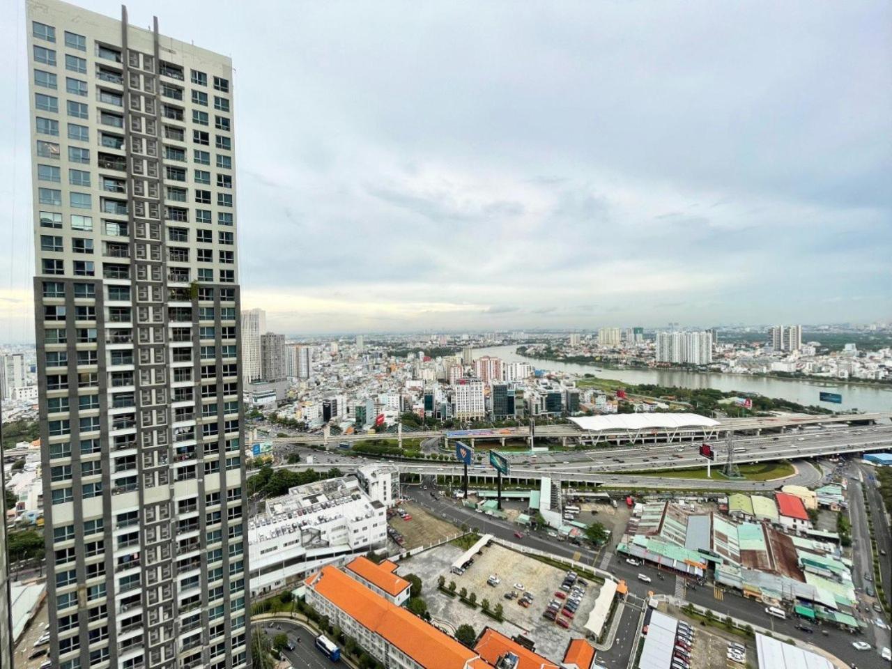 Urban Heights Rentals Landmark 81 호치민 외부 사진